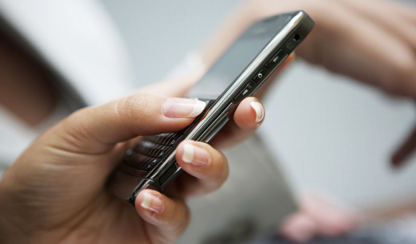 uso-excessivo-smartphones-riscos